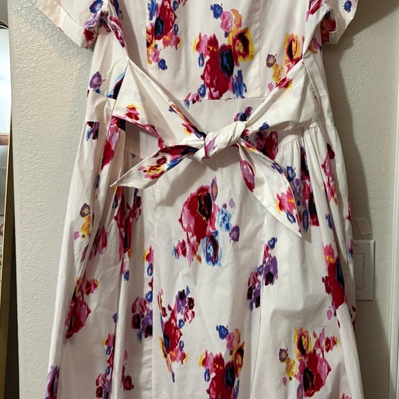 Beautiful White Vibrant Multicolor Floral Button-Up Dress with Pockets. Size 1X - Picture 8 of 15